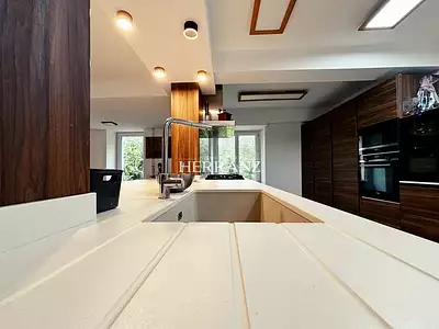 Maison, 250 m²