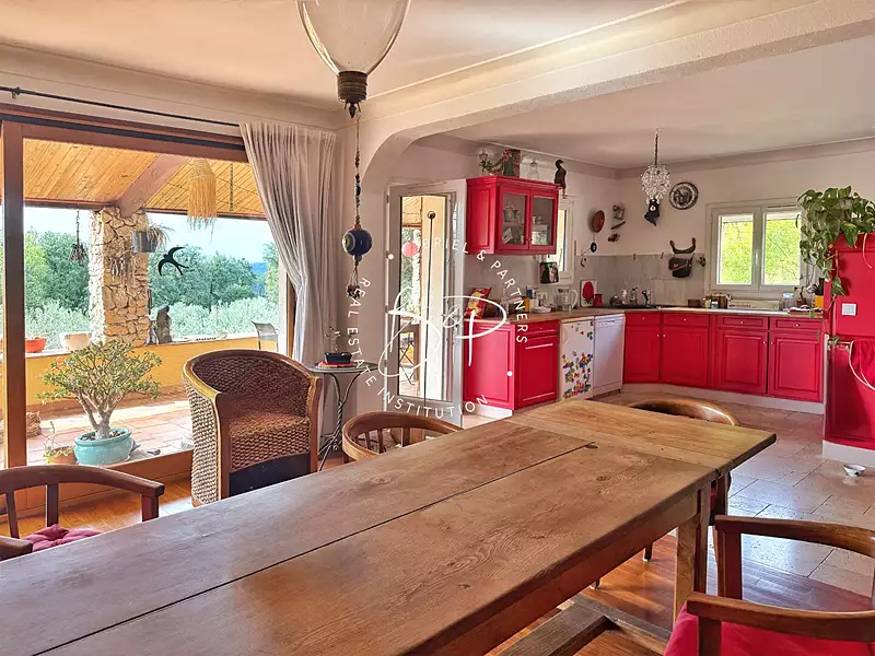 Maison, 166 m²