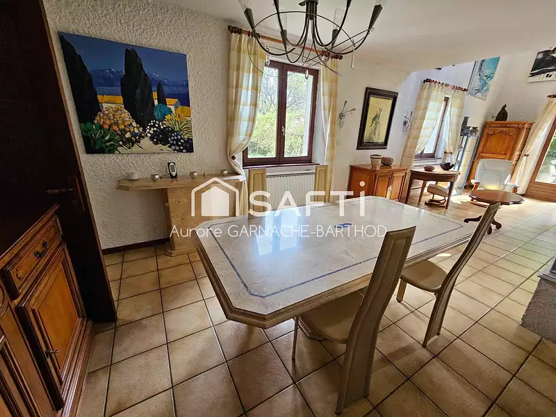 Maison, 225 m²