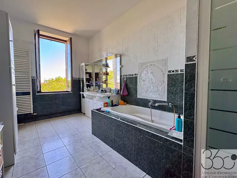Maison, 195 m²