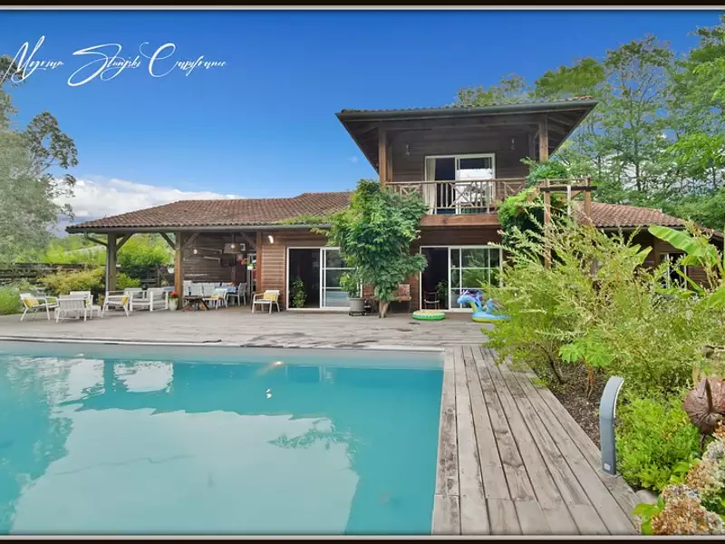 Maison, 240 m²