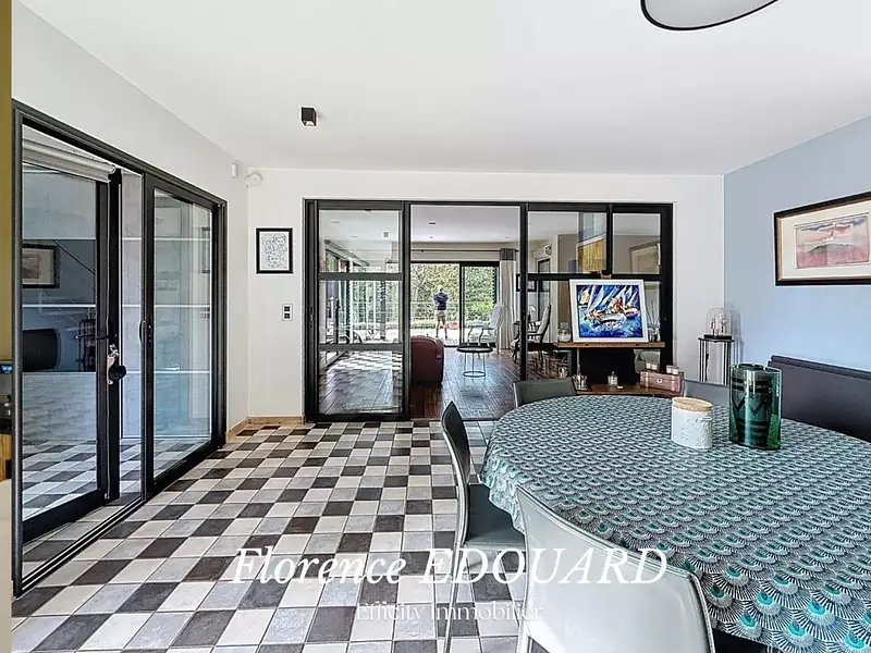 Maison, 230 m²