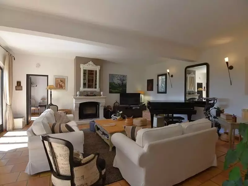 Maison, 196 m²