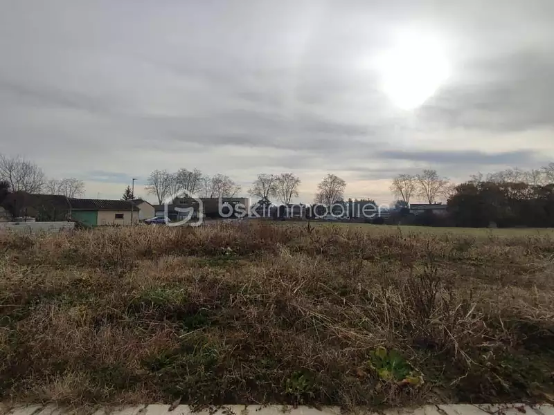 Terrain, 766 m²