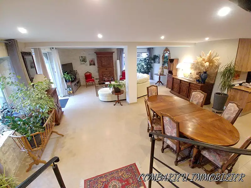 Maison, 240 m²