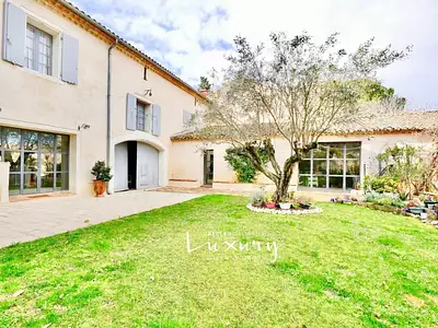 Maison, 335 m²