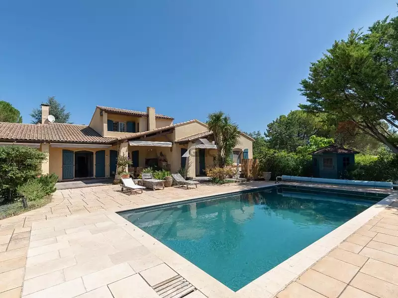 Maison, 215 m²