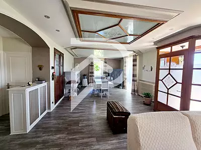 Maison, 225 m²