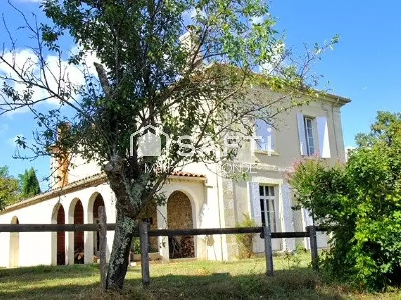 Maison, 235 m²