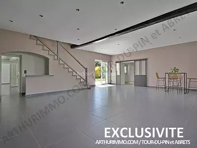 Maison, 256 m²