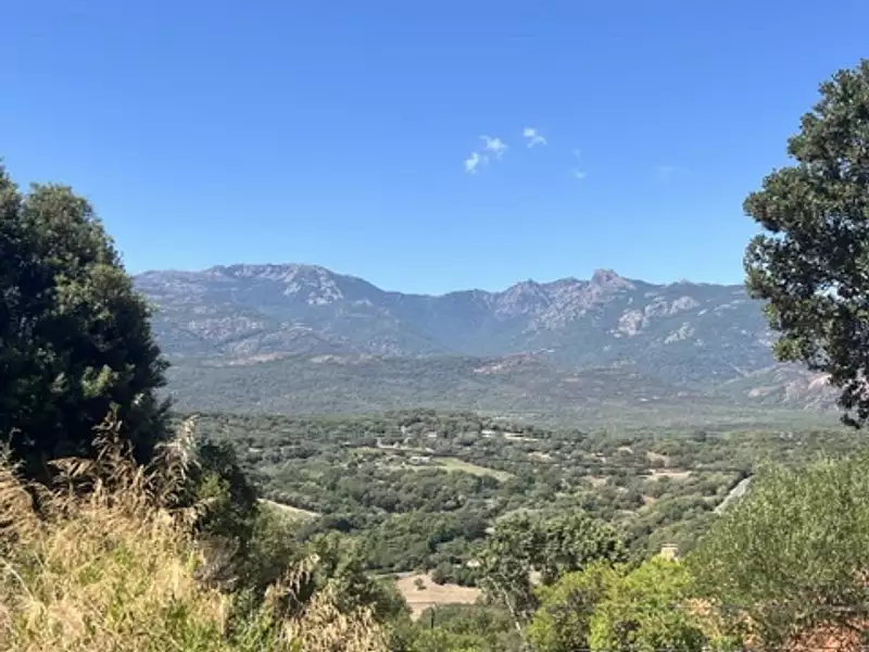 Terrain, 8 400 m²