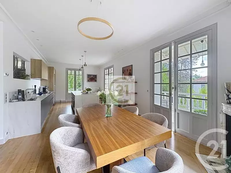 Maison, 237 m²