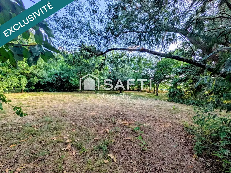 Terrain, 2 553 m²