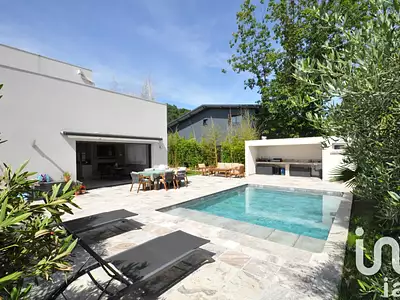 Maison, 280 m²