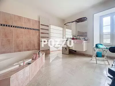Maison, 330 m²
