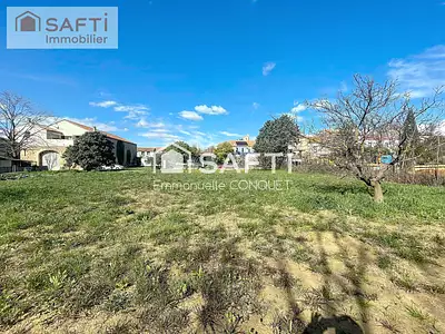 Terrain, 703 m²