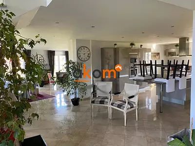Maison, 240 m²