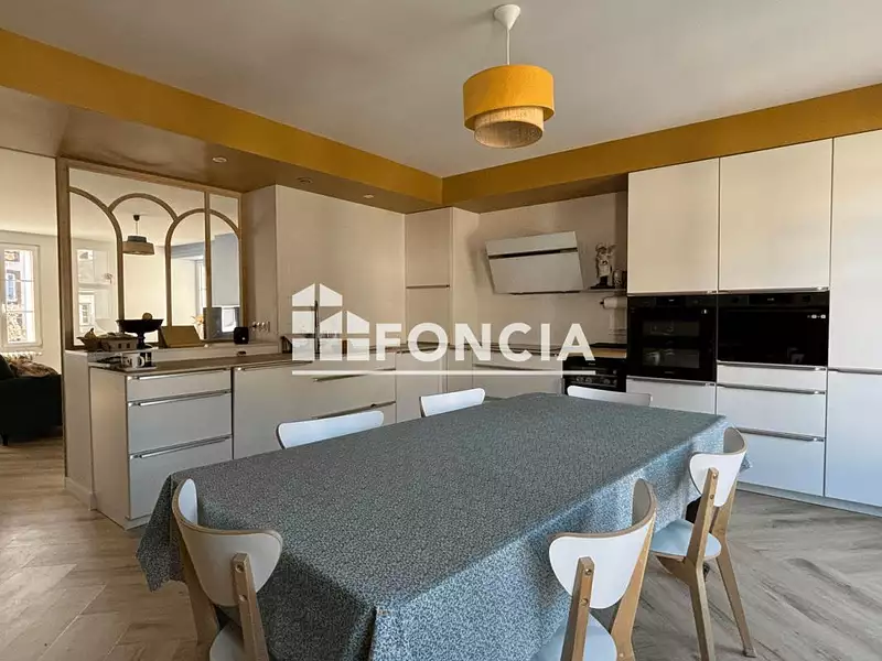 Immeuble, 218 m²