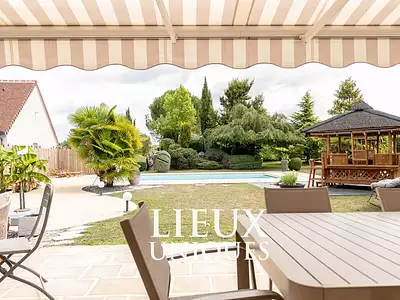 Maison, 240 m²
