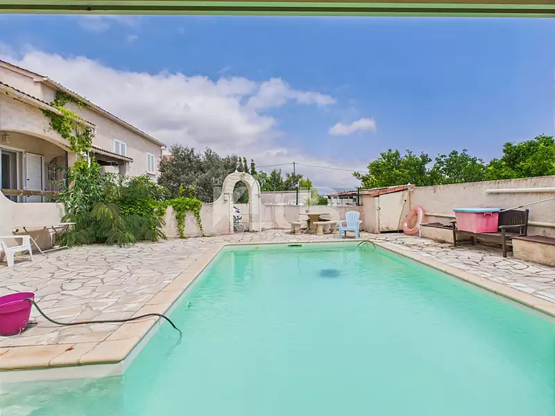 Maison, 196 m²