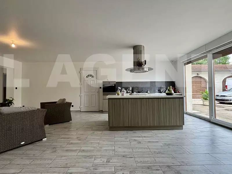 Maison, 215 m²