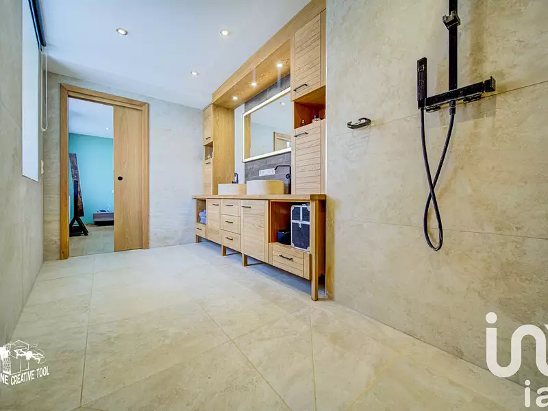 Maison, 255 m²