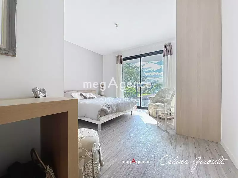 Maison, 240 m²