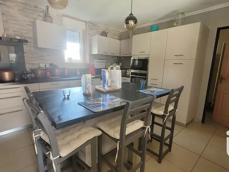 Maison, 220 m²