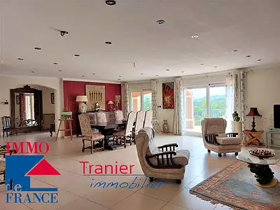 Maison, 235 m²