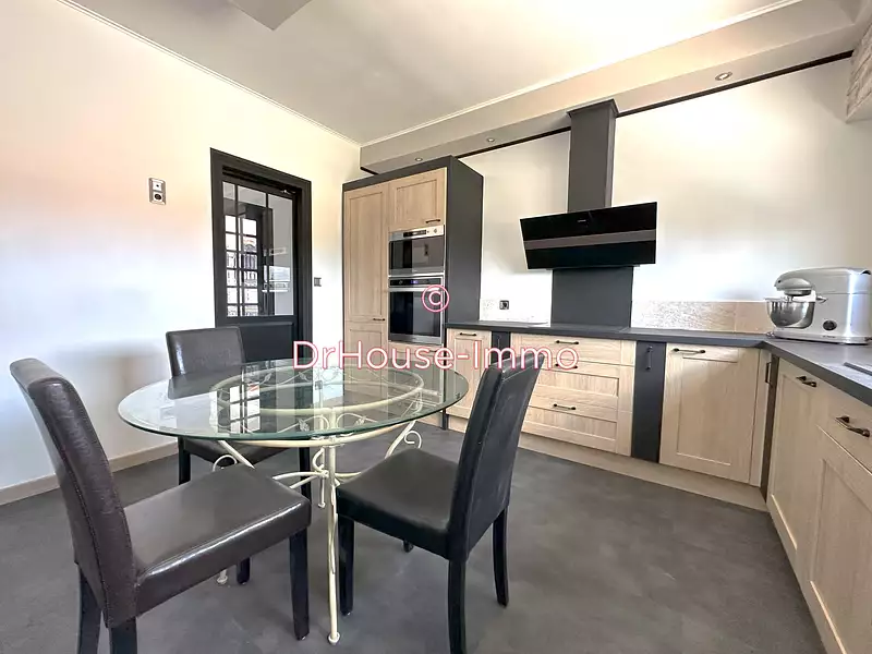 Maison, 221 m²