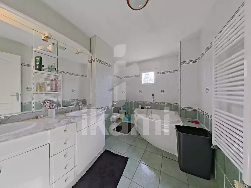 Maison, 218,85 m²