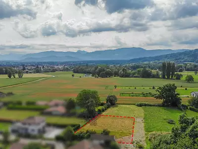 Terrain, 677 m²