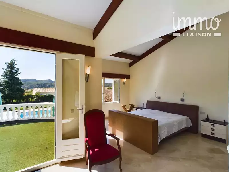 Maison, 230 m²