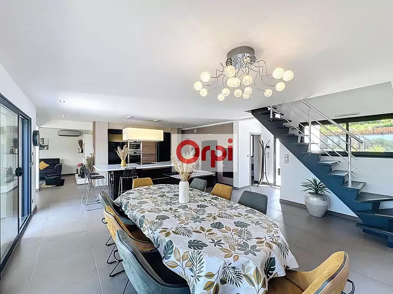 Maison, 169 m²