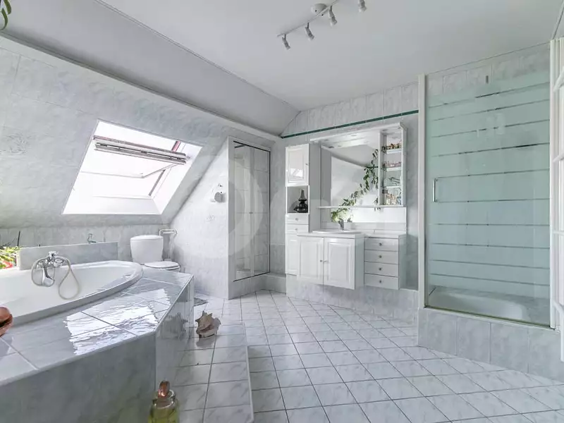 Maison, 166 m²