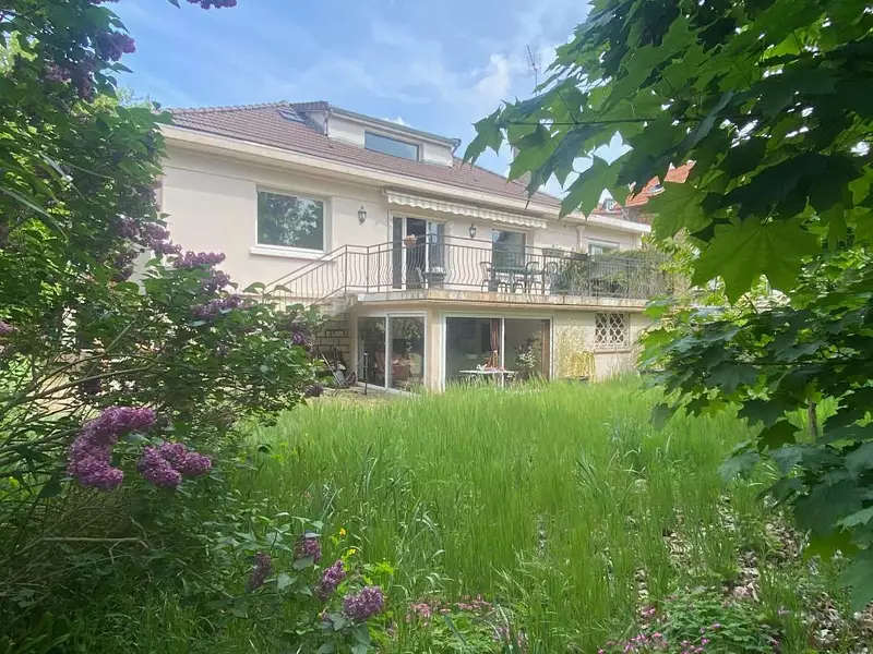 Maison, 285 m²