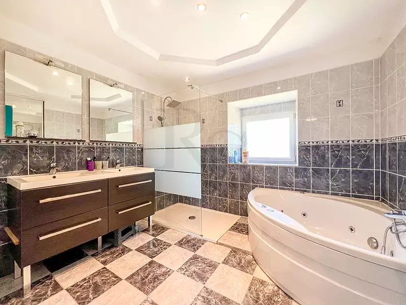 Maison, 173 m²