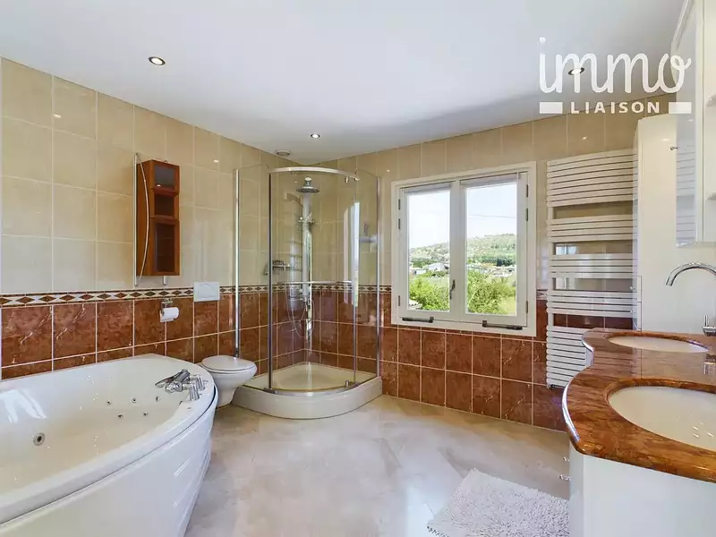 Maison, 230 m²