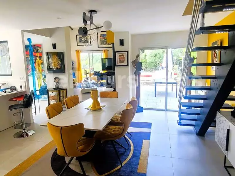 Maison, 248 m²