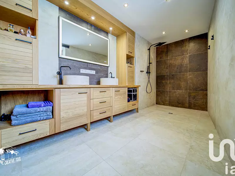 Maison, 255 m²