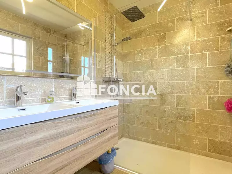 Maison, 240 m²