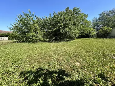 Terrain, 619 m²