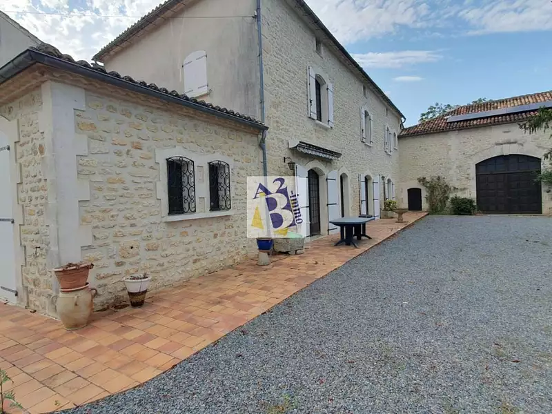 Maison, 221 m²