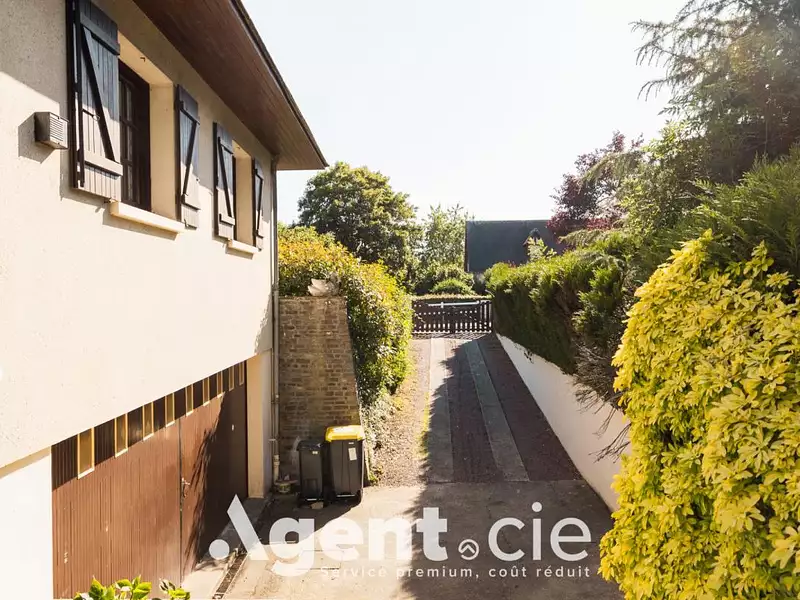 Maison, 240 m²