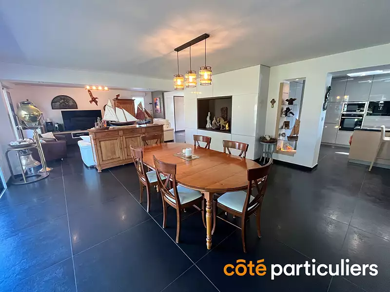 Maison, 251 m²
