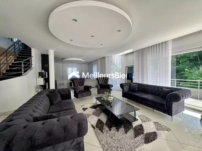 Maison, 255 m²
