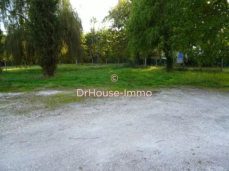Terrain, 596 m²