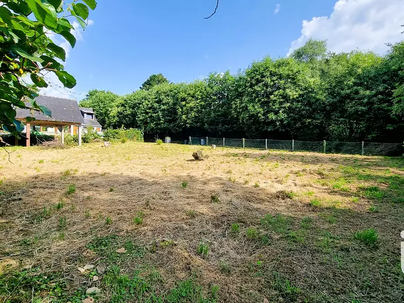 Terrain, 817 m²