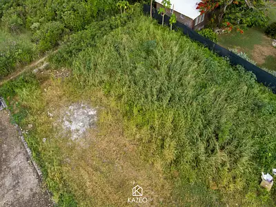 Terrain, 896 m²