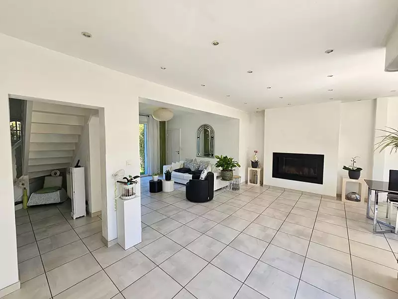 Maison, 185 m²